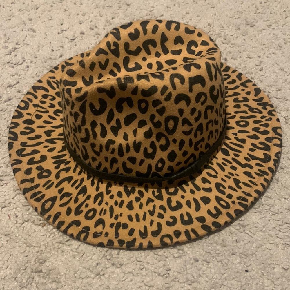 Buckle Leopard Hat